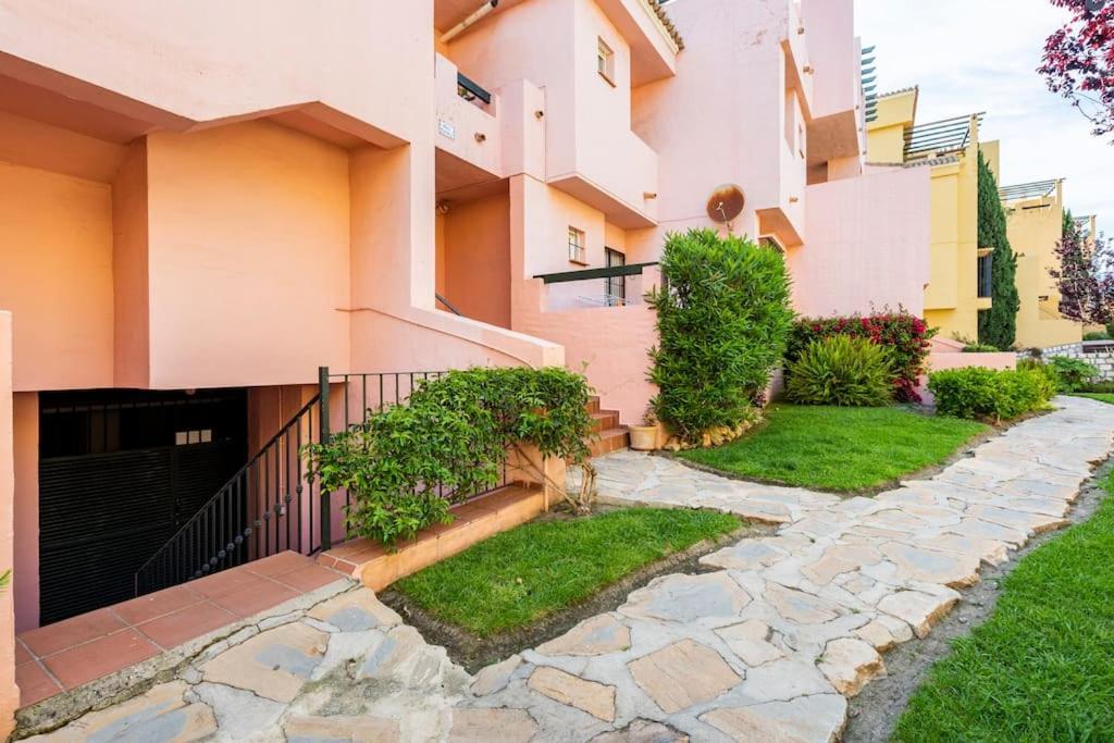 Apartamento En Marbella Guadalmina Primera Linea De Campo De Golf Los Cartujanos Exterior photo