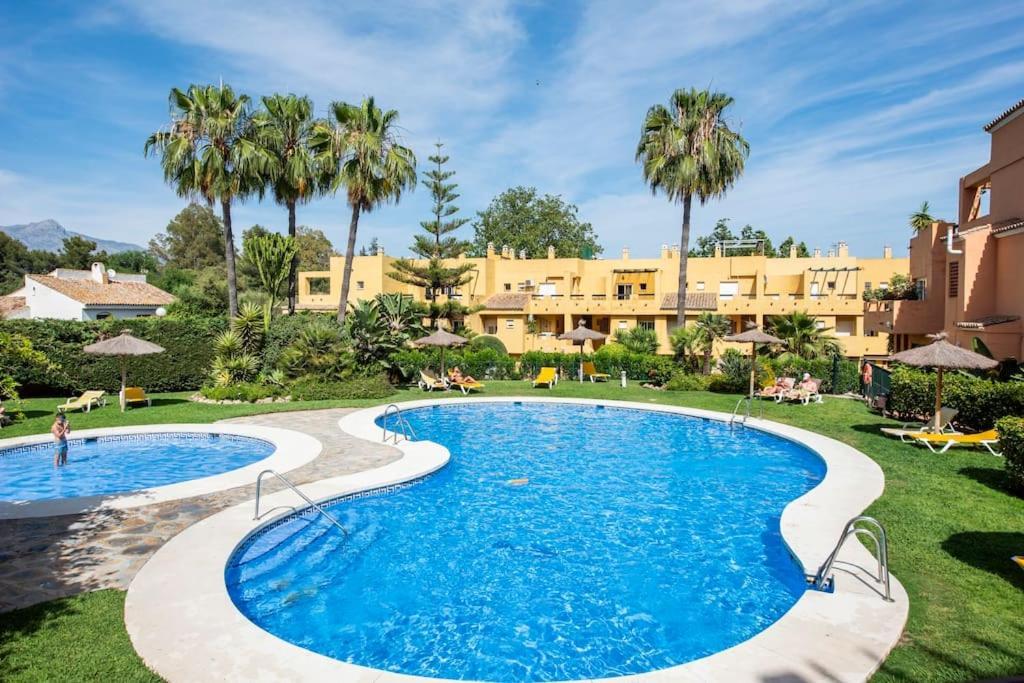 Apartamento En Marbella Guadalmina Primera Linea De Campo De Golf Los Cartujanos Exterior photo