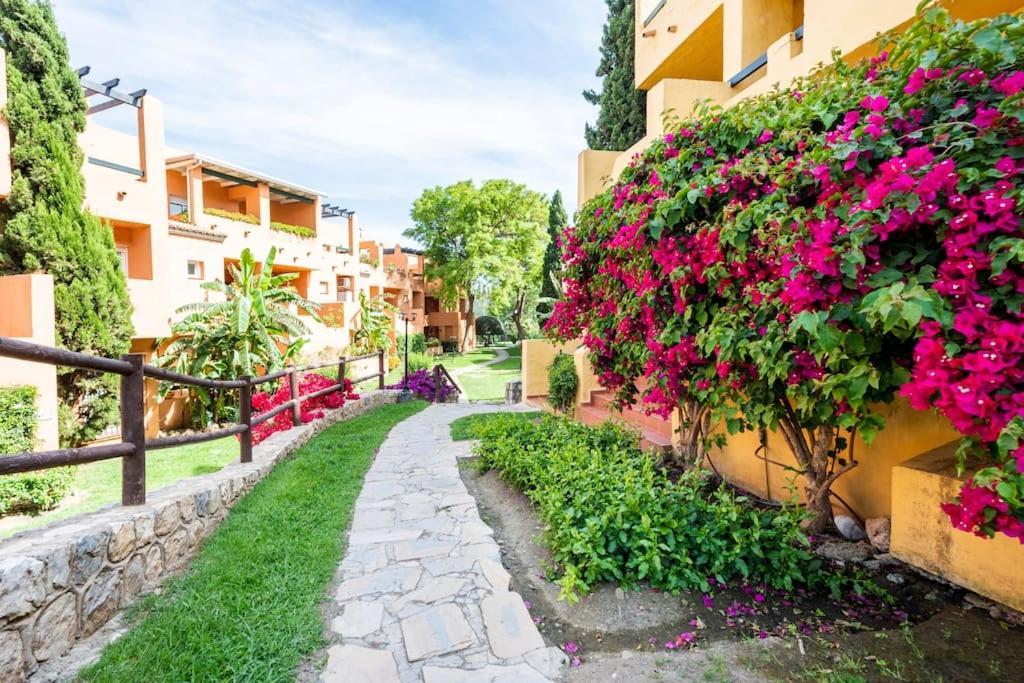 Apartamento En Marbella Guadalmina Primera Linea De Campo De Golf Los Cartujanos Exterior photo